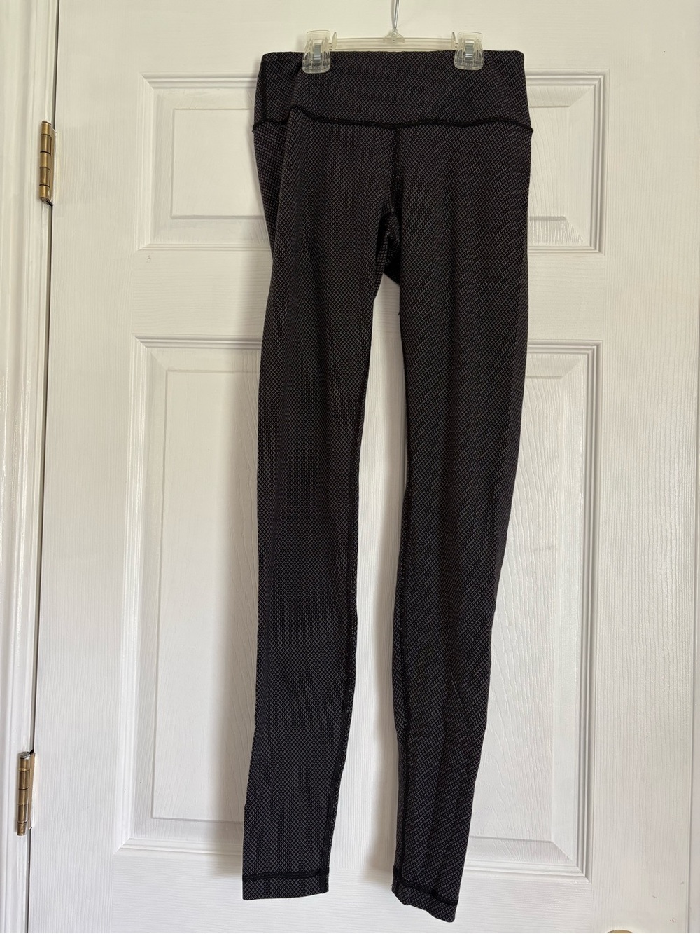 lululemon athletica women’s size 4 ' Black Textured Leggings